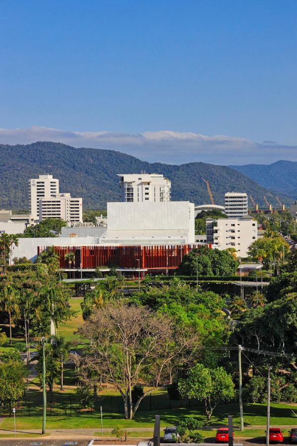 Sunshine Tower Hotel Cairns Buitenkant foto